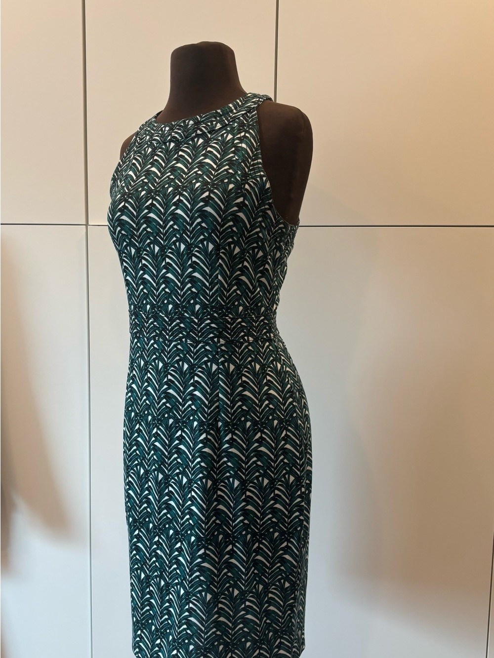 H&M Green Patterned Sleeveless Stretch Sheath Dress Size M Casual Feminine.